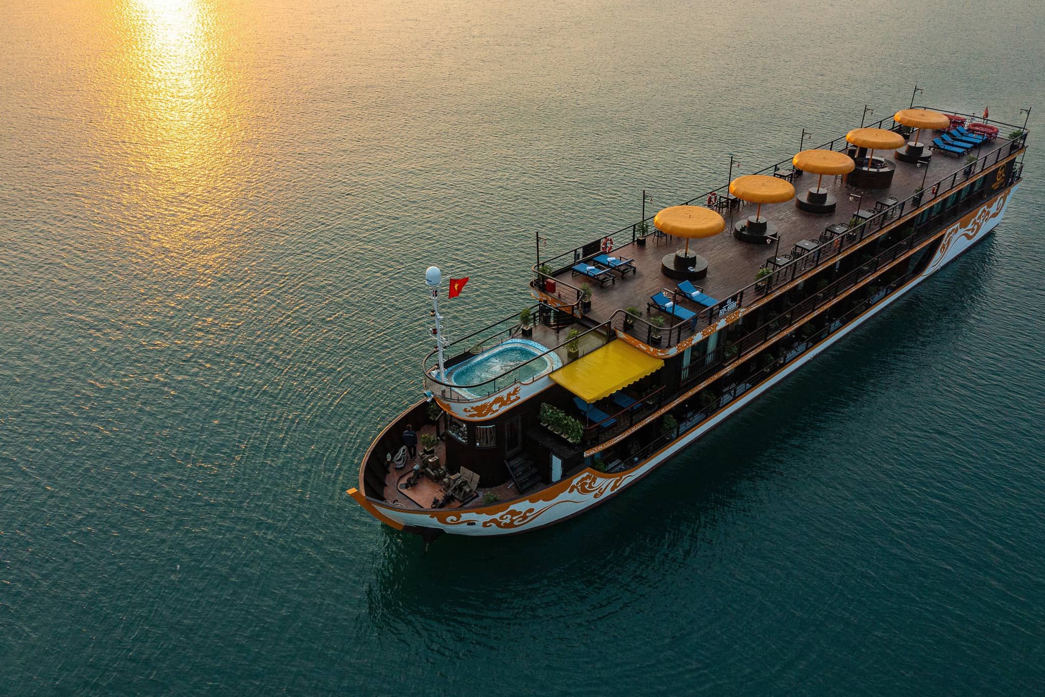 Nostalgia Cruise in Halong Bay