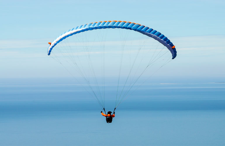 Sky diving in Da Nang