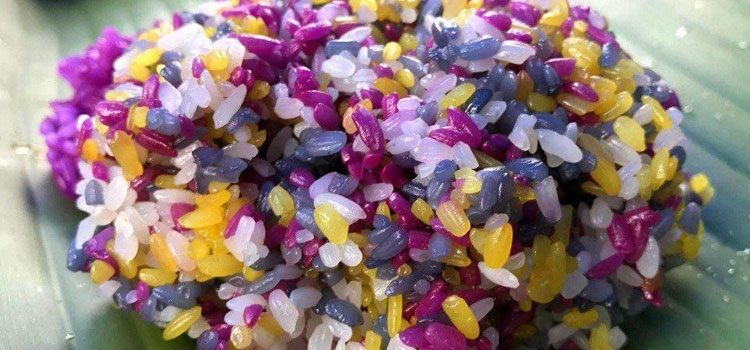 Steamed glutinous rice with seven colors