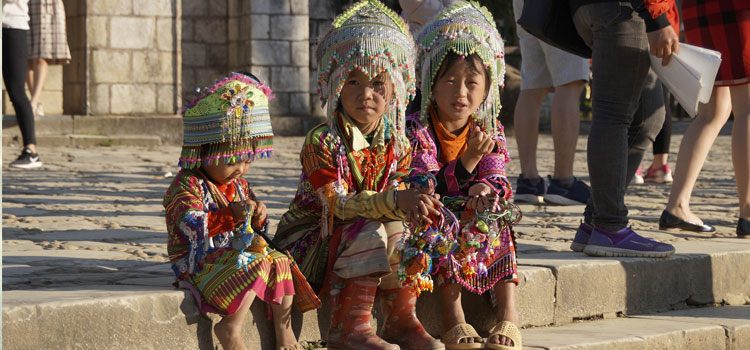 Sapa's children can speak to foreign tourist in English