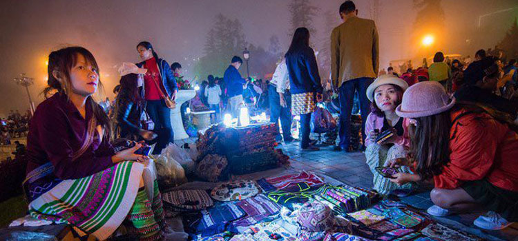 Night market in Sapa