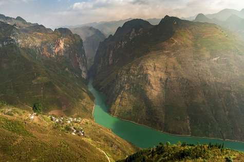 On the Ha Giang Tour, we cannot miss out on the highest mountains of Dong Van with the Lung Cu Flag Tower pole