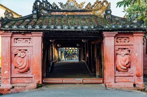 Visit the Hoi An Museum, renowned Ancient Houses, Assembly Halls