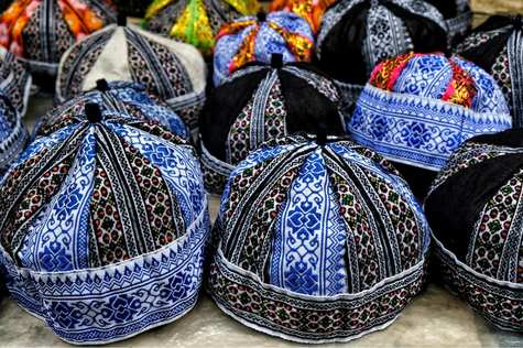 Buy some Sapa souvenir before you come back to Hanoi
