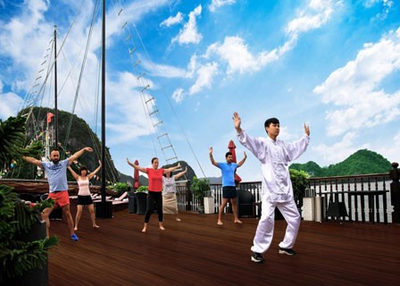 ALISA PREMIER CRUISE – HANOI (B, L)