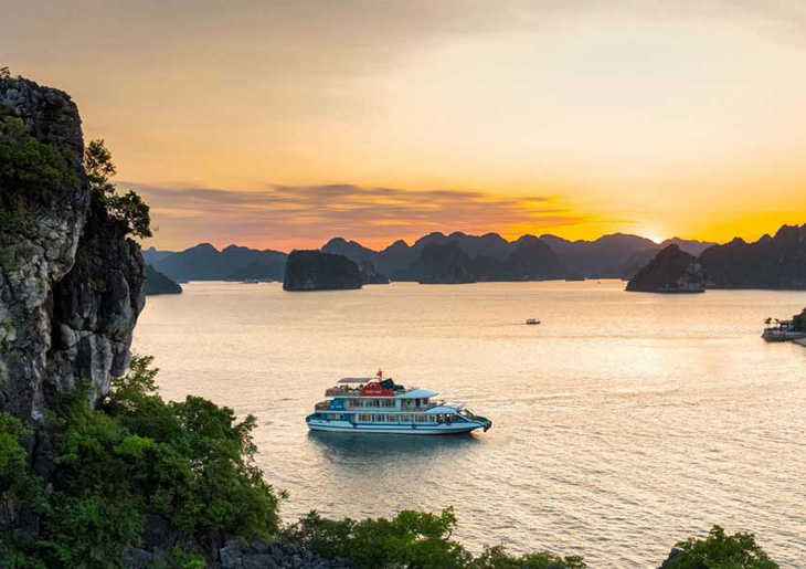 Halong Bay Day Trip from Hanoi