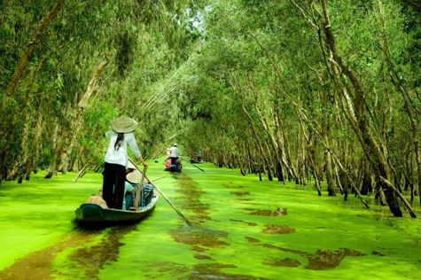 Cruise along the Tien River and admire the surrounding stunning Dragons, Unicorns, Phoenixes and Turtles.