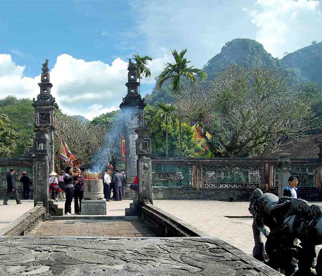 Hoa Lu Tam Coc Day Trip