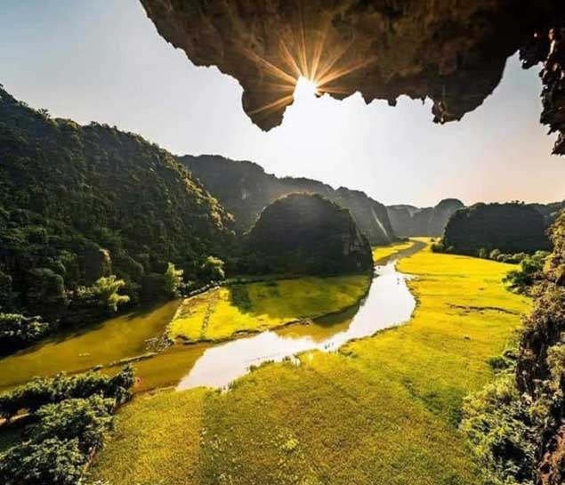 Hoa Lu Tam Coc Day Trip