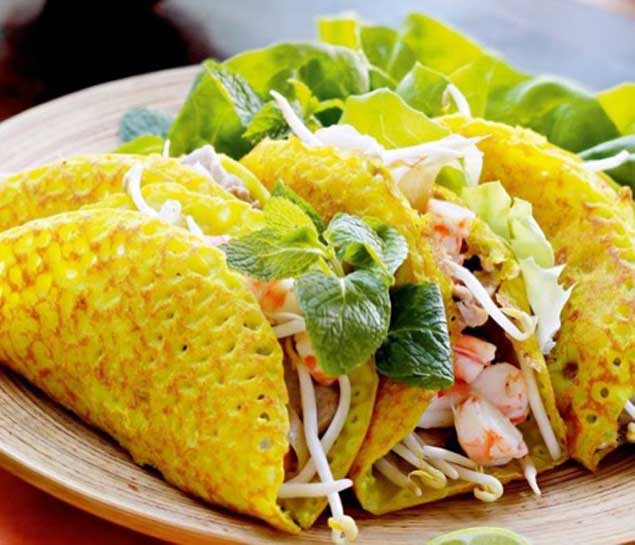 Walking and street food tour in Hanoi